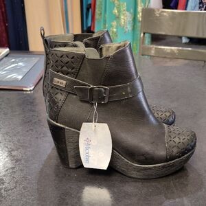 Jambu Black Heeled Boots with Chunky Heel and Decorative Strap